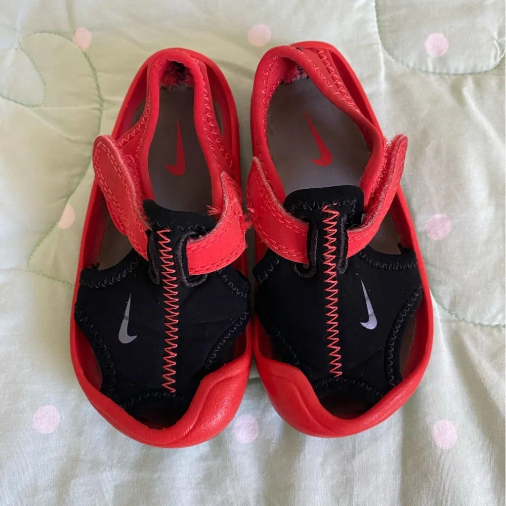 Nike Sunray Protect Black and Red Sandals Baby size 5